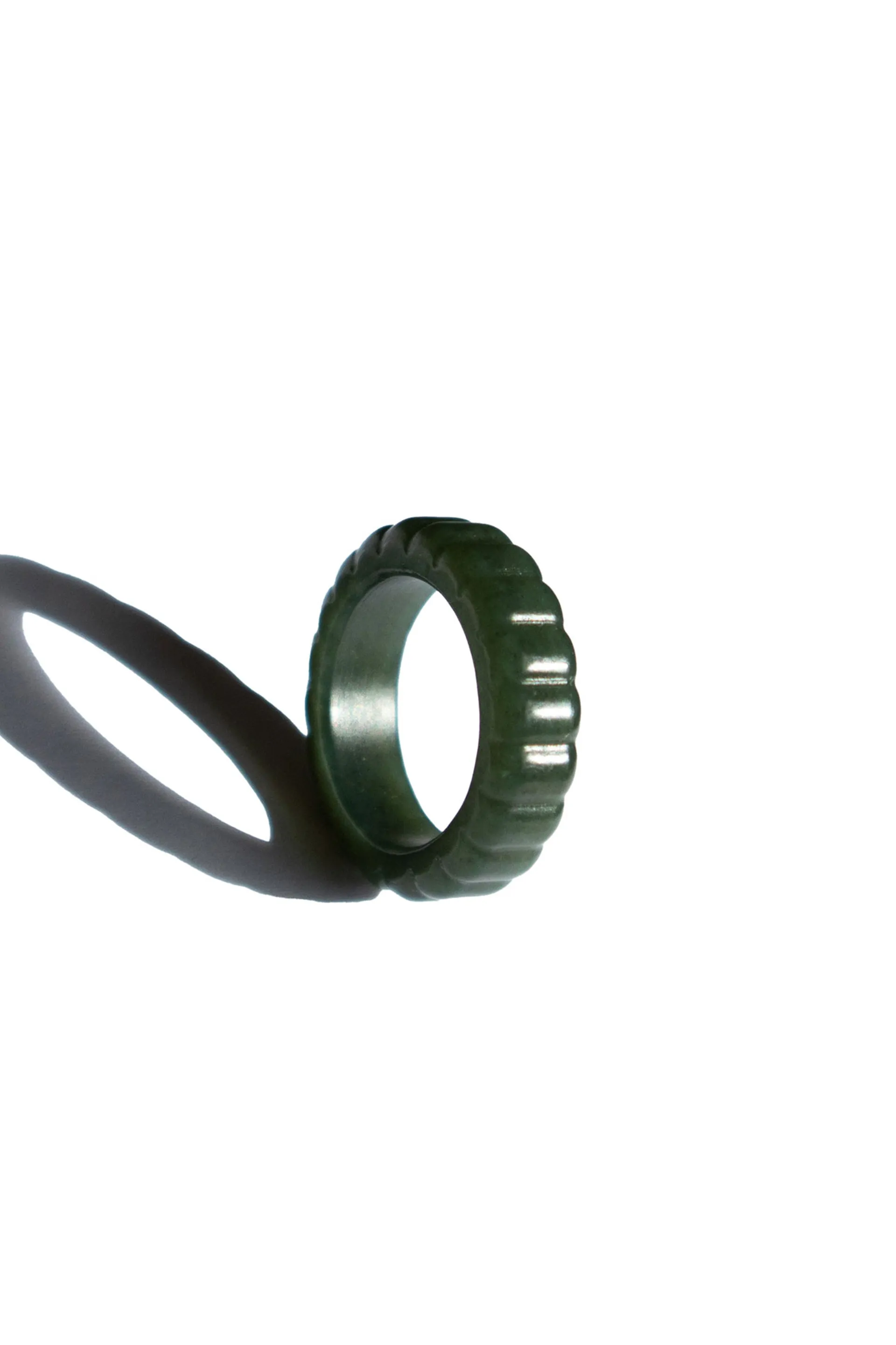 Sophia skinny — Ribbed jade ring